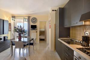 Kuchnia lub aneks kuchenny w obiekcie Casa Miradore 600 mt dal mare