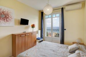 Łóżko lub łóżka w pokoju w obiekcie Casa Miradore 600 mt dal mare