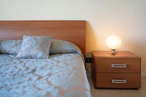 Łóżko lub łóżka w pokoju w obiekcie Casa Miradore 600 mt dal mare