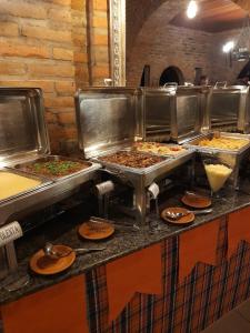 a buffet line with many different types of food at POUSADA DA PAIXÃO in Brejo da Madre de Deus