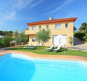 4 bedrooms villa with private pool terrace and wifi at Girona ...