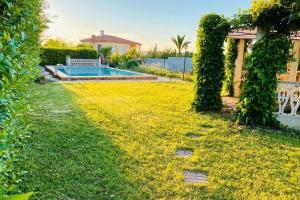 Bazén v ubytovaní Casa Cactus Preciosa casa rural con piscina y exterior privado muy amplio alebo v jeho blízkosti