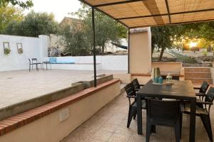 Bazén v ubytovaní Casa Cactus Preciosa casa rural con piscina y exterior privado muy amplio alebo v jeho blízkosti