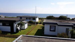 an aerial view of houses with the ocean in the background at Bungalow am Südstrand Staberdorf mit Meerblick in Staberdorf
