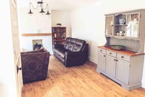 a living room with a couch and a chair at 3-Bed Cottage-Plymouth-Dog friendly-Sleeps7 in Plymouth
