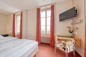 Postel nebo postele na pokoji v ubytování Hôtel Le Funi de Cossonay