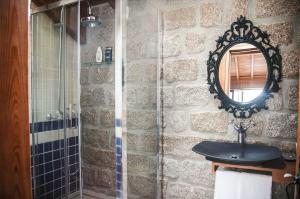 a bathroom with a sink and a mirror at Casa dos Limos Verdes in Folgosinho