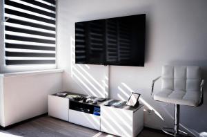 Televízia a/alebo spoločenská miestnosť v ubytovaní Treba Malo Odmorit - Self check-in option, Family Room, PS4 Pro, Free parking