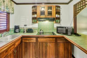 a kitchen with a sink and a microwave at Pueblo Real Resort in Quepos