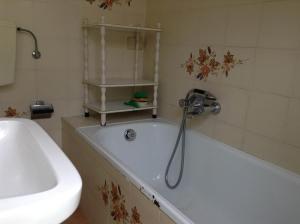 Ένα μπάνιο στο Casa Sara