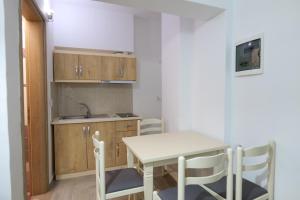 Kuchyň nebo kuchyňský kout v ubytování Hotel Villa Adrian