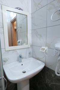 Koupelna v ubytování Hotel Villa Adrian