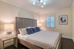 Säng eller sängar i ett rum på Golden Mile Beach Retreat