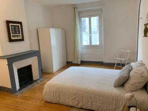 Postel nebo postele na pokoji v ubytování Elégant Appartement T3 hypercentre de Mazamet