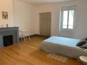 Postel nebo postele na pokoji v ubytování Elégant Appartement T3 hypercentre de Mazamet