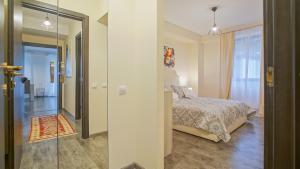 a bedroom with a bed and a sliding glass door at Coroni Apart 1 Cu Vedere Panoramica Brasov in Braşov