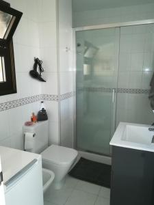 Koupelna v ubytování Apartamento Playa de las vistas Torres del Sol C3 308