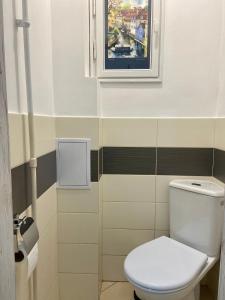 Koupelna v ubytování Lokal apartment + 6 fotografií