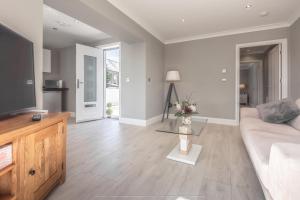 Lovely 1-Bed Cottage in Kelty with Hot Tub
