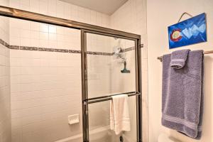 Ein Badezimmer in der Unterkunft Breckenridge Condo with Hot Tub Less Than 1 Mi to Ski Lifts