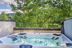 Galeriebild der Unterkunft Breckenridge Condo with Hot Tub Less Than 1 Mi to Ski Lifts in Breckenridge