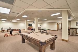 Galeriebild der Unterkunft Breckenridge Condo with Hot Tub Less Than 1 Mi to Ski Lifts in Breckenridge