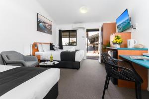 TV a/nebo společenská místnost v ubytování CQ Motel Gladstone