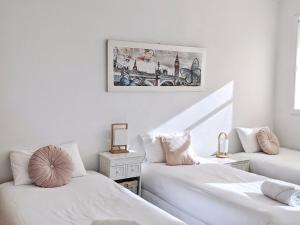 Ένα ή περισσότερα κρεβάτια σε δωμάτιο στο Blue Pacific Apartment 8