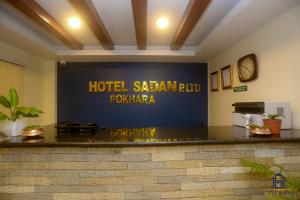 Um certificado, prémio, placa ou documento mostrado em Hotel Sadan