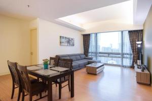 Ruang duduk di Platinum Suites at Swiss Garden