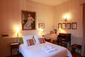 a bedroom with a bed with two towels on it at Les Chambres de Mathilde in Angers