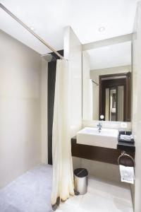 
A bathroom at Grand Rohan Jogja
