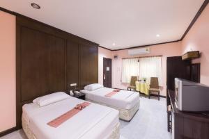 Letto o letti in una camera di Silamanee Resort & Spa Hotel