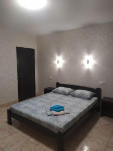 Ein Bett oder Betten in einem Zimmer der Unterkunft На Круговій