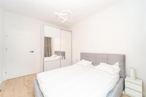 Postel nebo postele na pokoji v ubytování Nadmorski Dwór - Green Apartment