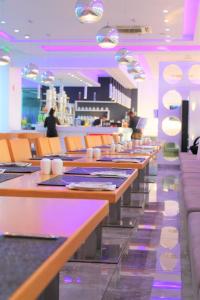 Um restaurante ou outro lugar para comer em River Rock Hotel