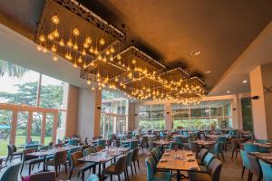 En restaurang eller annat matställe på Bangi Resort Hotel