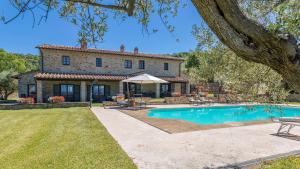The swimming pool at or close to Fontanicchio 14, Emma Villas
