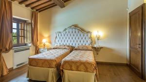 A bed or beds in a room at Fontanicchio 14, Emma Villas Még 37 kép