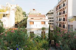 A garden outside Enticing, Cosy, Rooftop Studio Athens Centre! EP9T