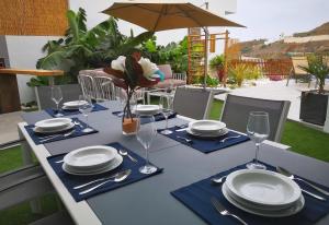 Reštaurácia alebo iné gastronomické zariadenie v ubytovaní Luxury Villa Celeste spa retreat