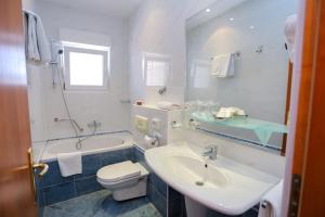 Koupelna v ubytování Hotel Neva