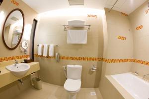 Bagno di Hulhule Island Hotel- Private Beach Access & Airport Pick-up and Drop