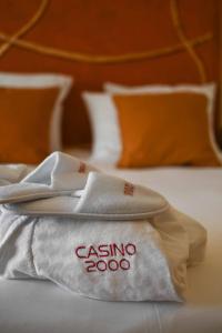 een paar handdoeken bovenop een bed bij Casino 2000 - Adult Guests Only in Mondorf-les-Bains