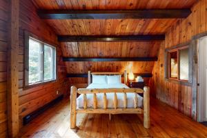 מיטה או מיטות בחדר ב-Cabin on the Ridge