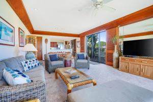 Μια τηλεόραση ή/και κέντρο ψυχαγωγίας στο Poipu Kapili #60