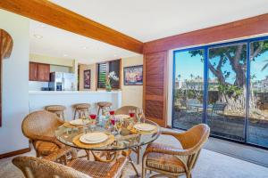 Χώρος καθιστικού στο Poipu Kapili #60