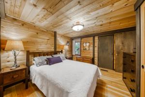 Postel nebo postele na pokoji v ubytování 6 Cluster Cabin + 31 fotografií