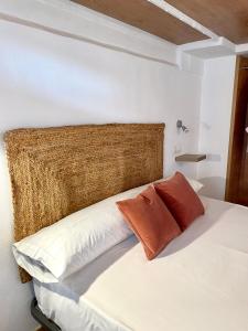 a bedroom with a white bed with a brown headboard at Apartamento CEO in Ronda