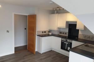 2 Bedroom Seafront Apartment tesisinde mutfak veya mini mutfak